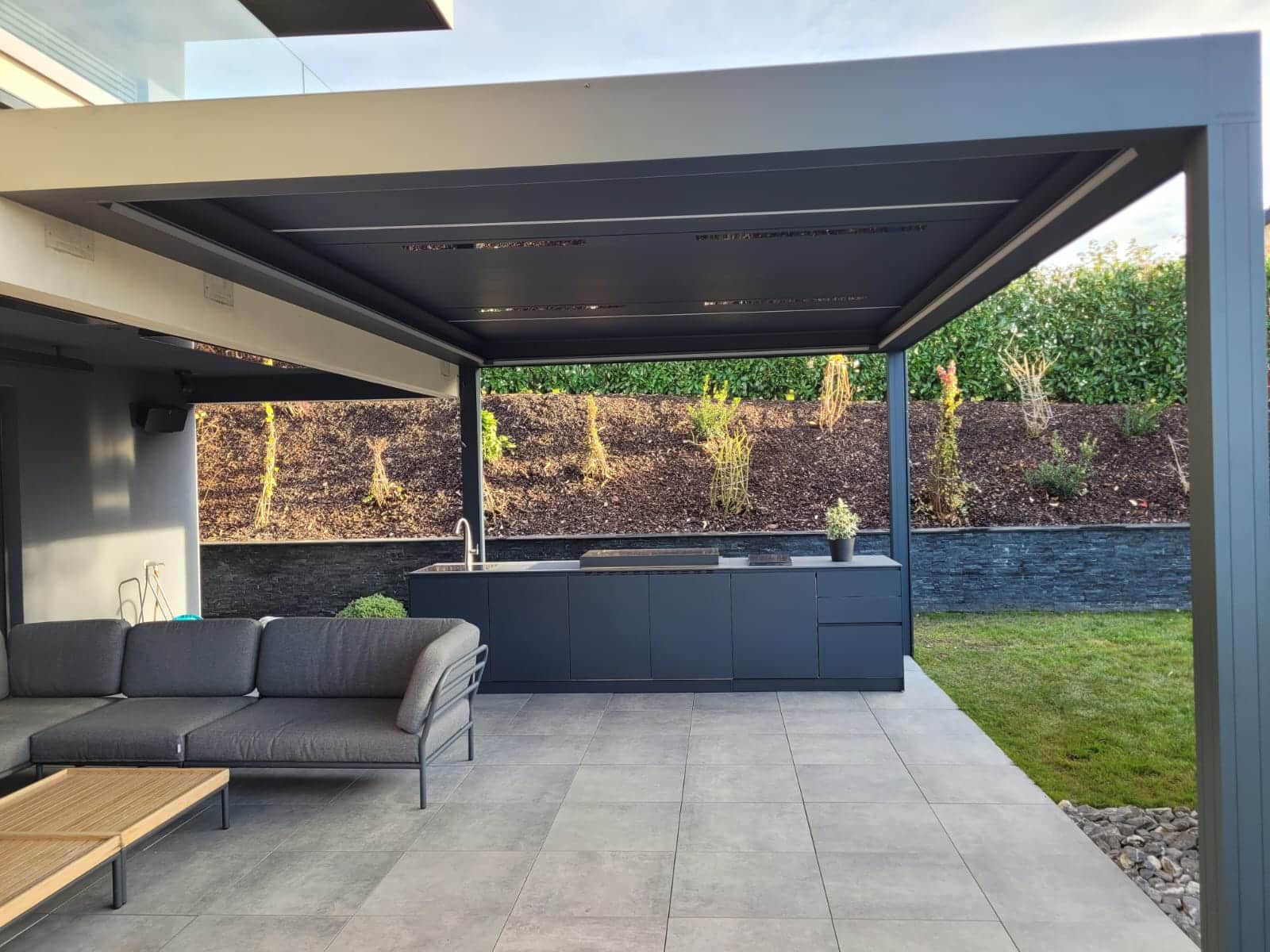 jardin-passion-rizzi_realisations_pergola-bioclimatique_7